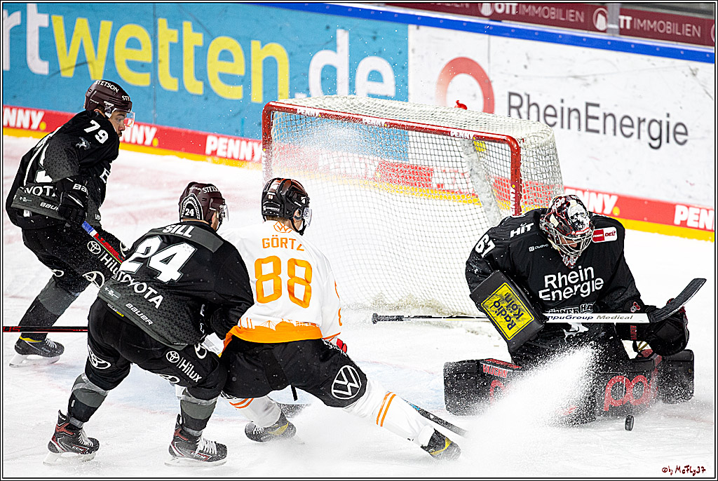 PENNY DEL;  Koelner Haie - Wolfsburg Grizzlys; Koeln, 17.03.2021